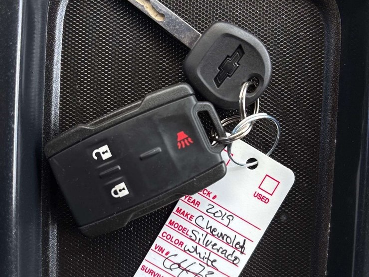 2019-chevrolet-silverado-2500hd-image-33