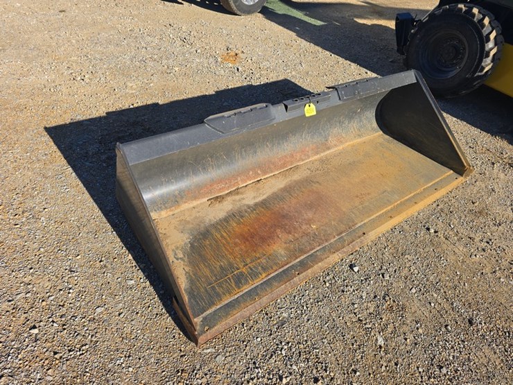 #4094-•-new-holland-84"-lo-pro-bucket-image-4