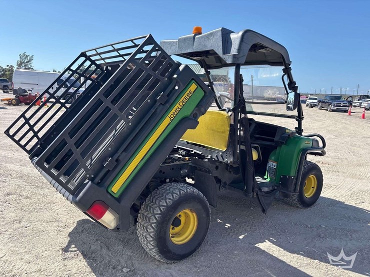 2020-john-deere-gator-hpx615e-image-3