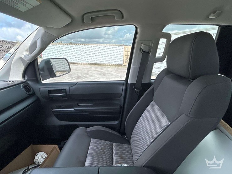 2017-toyota-tundra-image-21