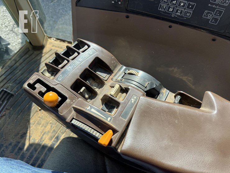 2004-john-deere-8120-image-19