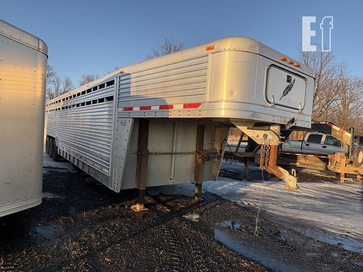 2001-featherlite-32-ft-image-3