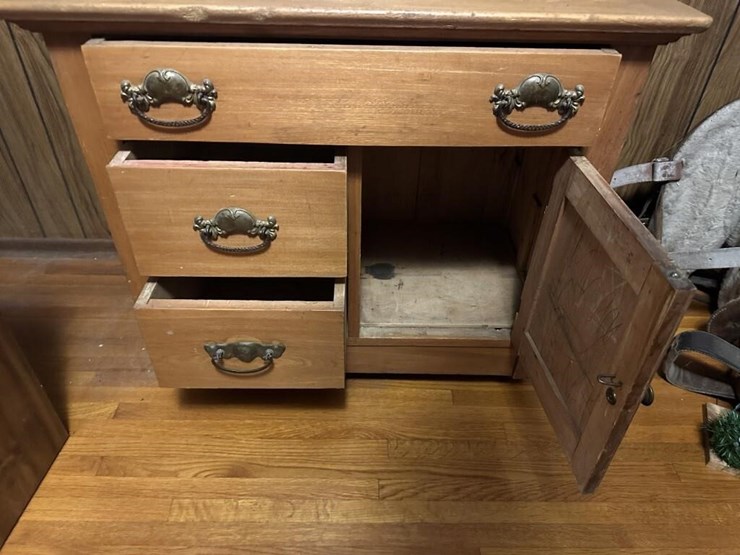 wooden-dresser-image-4