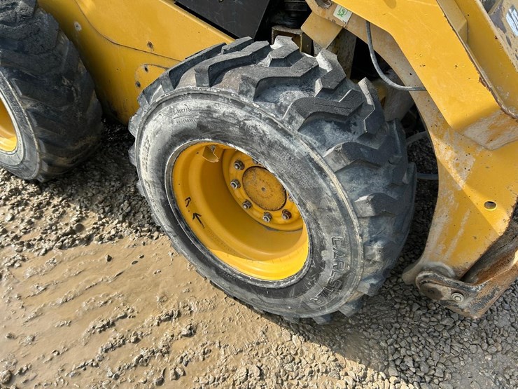 2017-caterpillar-262d-image-12