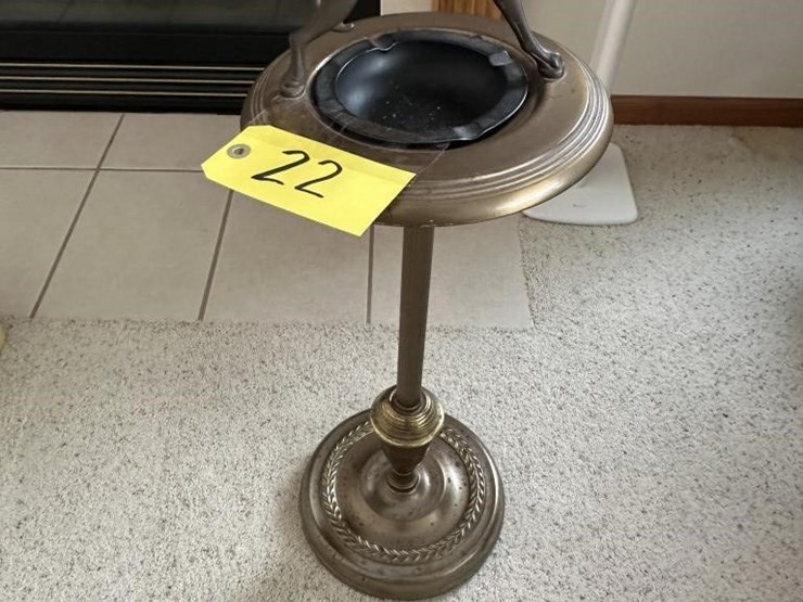 antique-greyhound-ashstray-stand-image-1