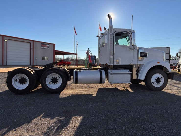 2016-freightliner-coronado-122-sd-image-12