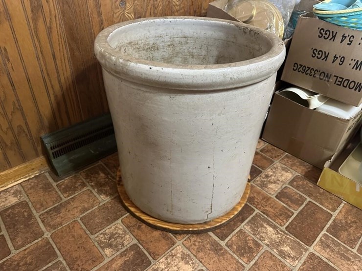 red-wing-10-gallon-crock-image-6