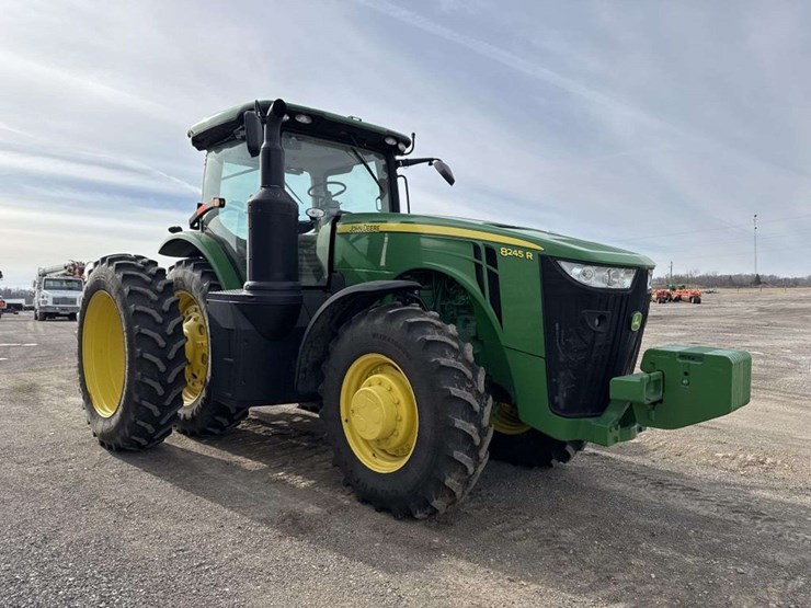 john-deere-8245r-image-6