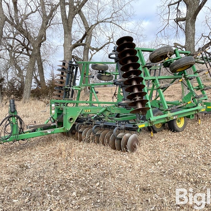 JOHN DEERE 726