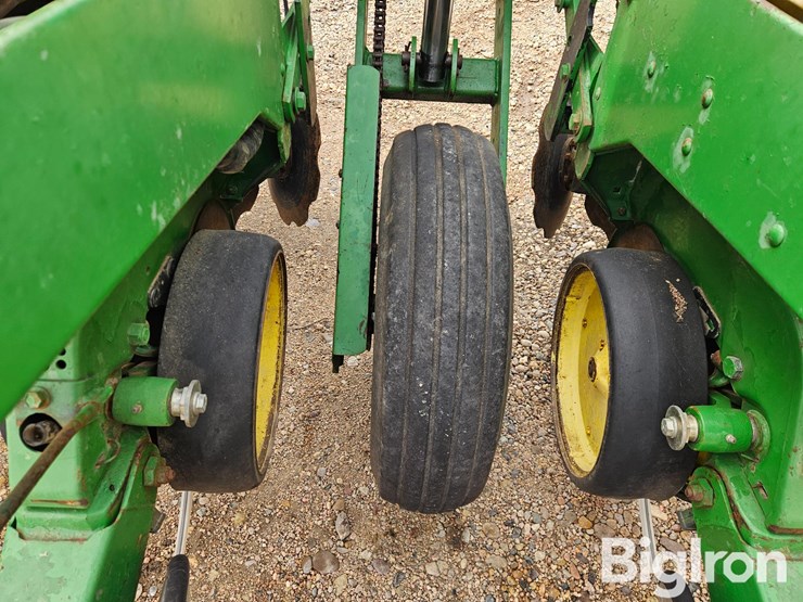 john-deere-7200-image-11