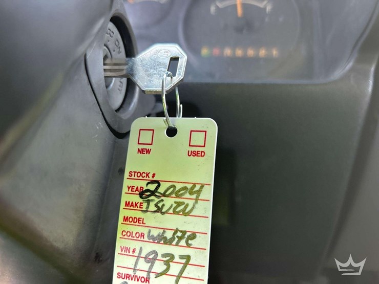 2004-isuzu-npr-image-26