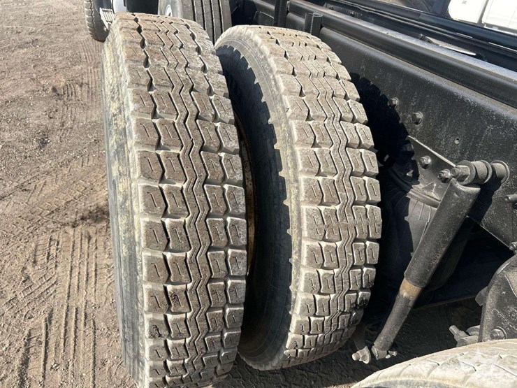 2006-mack-cv713-granite-tri-axle-dump-truck-image-37