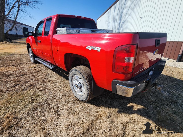 2011-chevrolet-silverado-2500-image-8