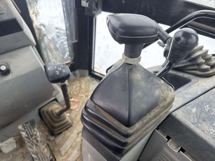 caterpillar-420f-image-33