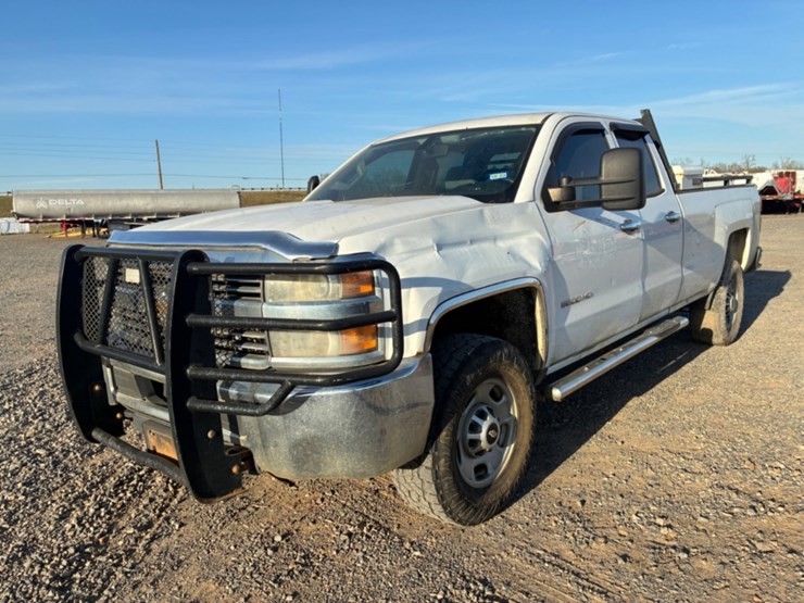 2015-chevrolet-silverado-2500hd-image-1