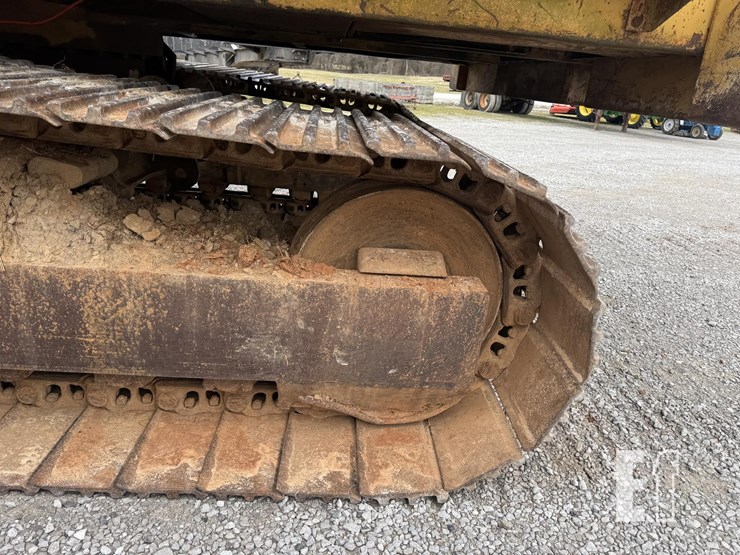 caterpillar-235b-image-16