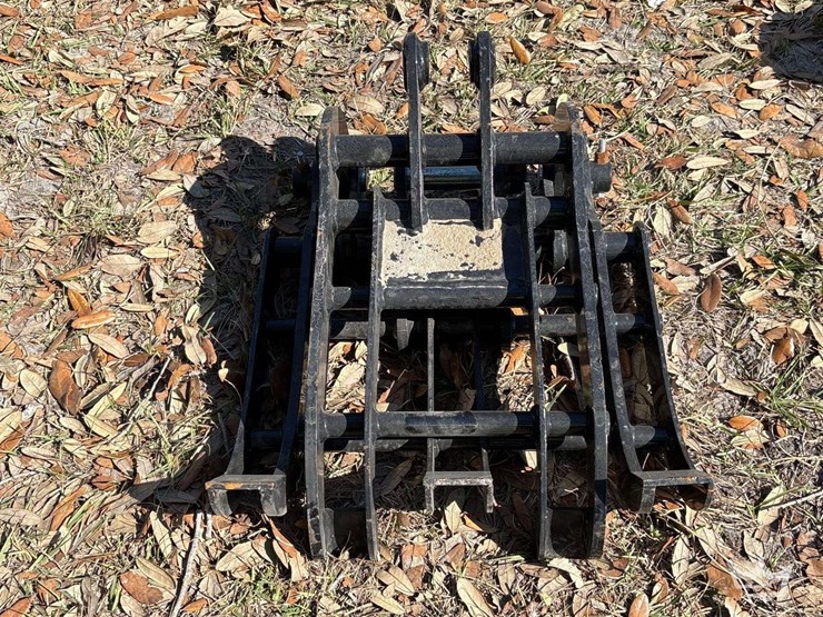 grapple-mini-excavator-attachment-image-1