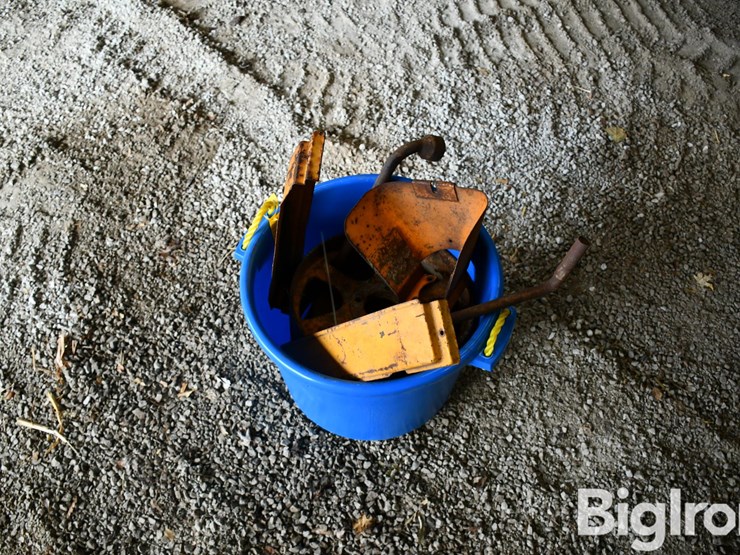 tote-of-minneapolis-moline-parts-image-1