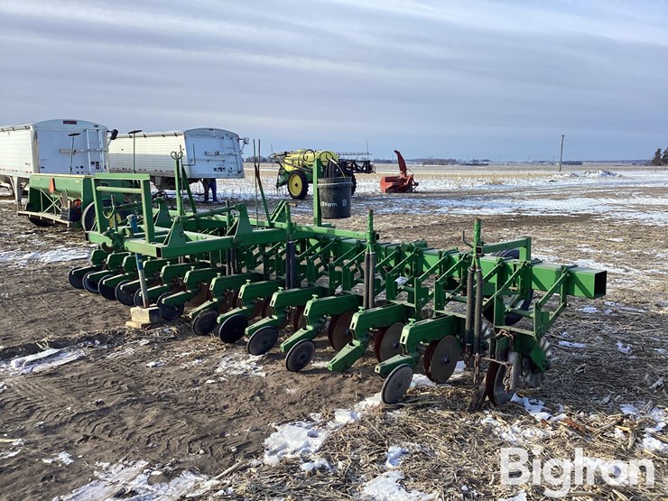 14r20"-dry-fertlilizer-applicator-image-5