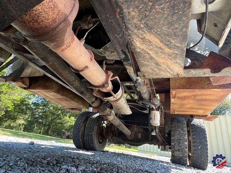 2007-gmc-c5500-flatbed-truck-image-25