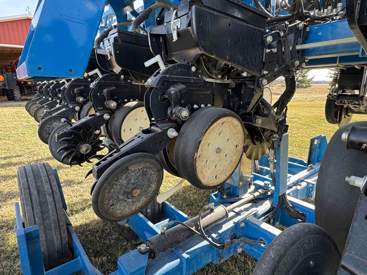 2012-kinze-3600-image-23