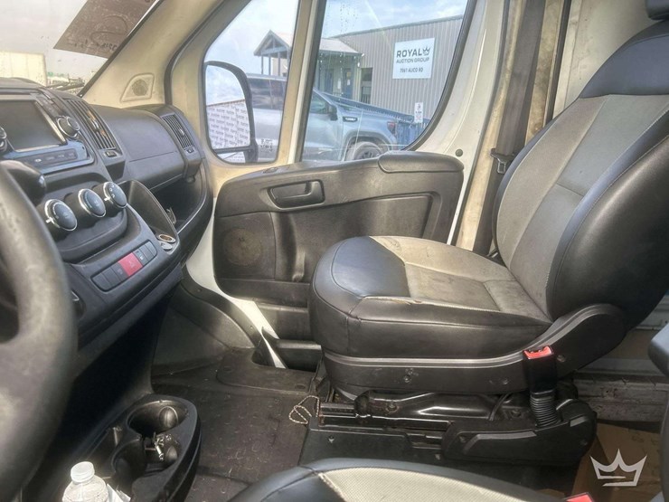 2016-ram-promaster-2500-image-18