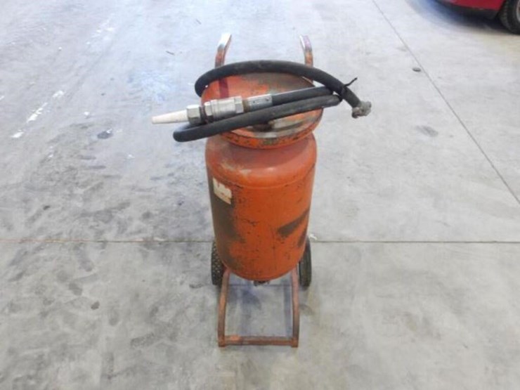 portable-sandblasting-tank(s)-image-4