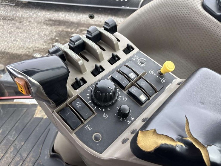 case-magnum-mx275-tractor-image-23