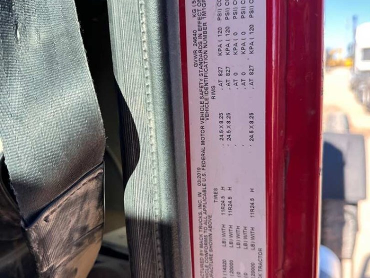 2020-mack-granite-image-10