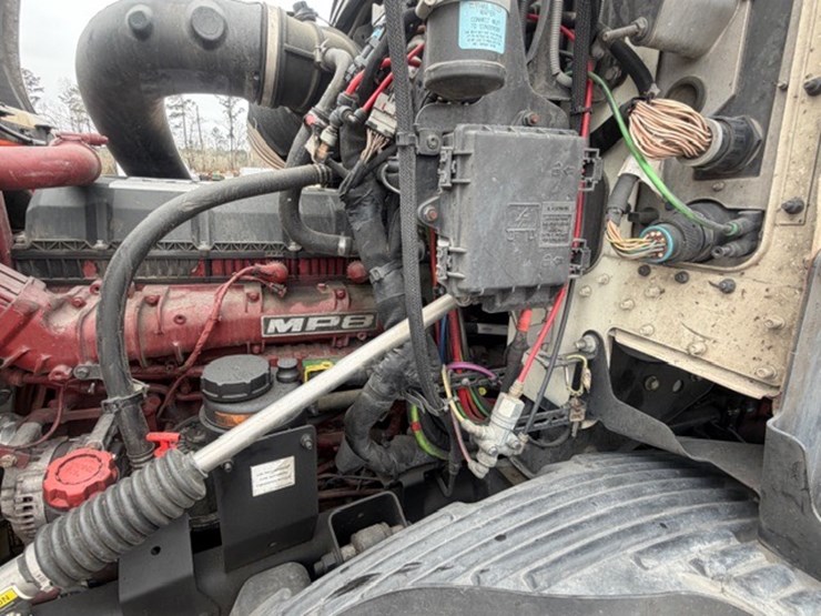 #227-•-2020-mack-anthem-image-86