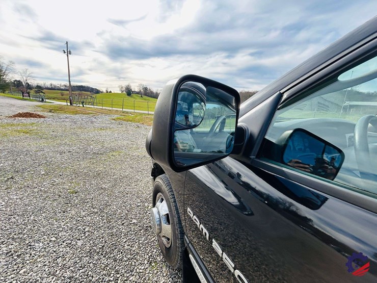 2004-dodge-ram-3500-image-24