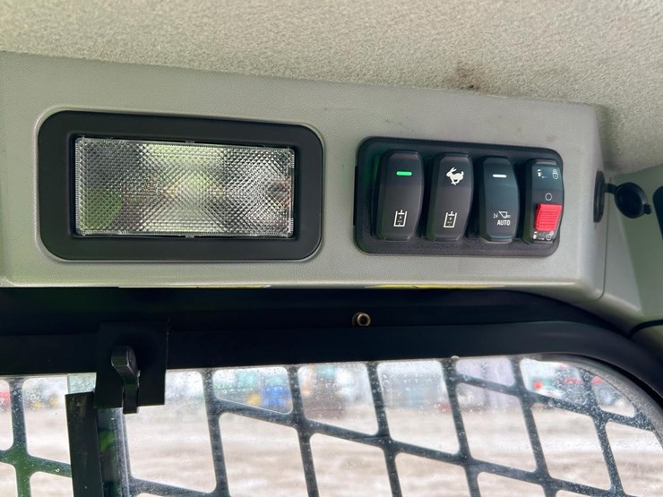 2019-caterpillar-246d3-image-25