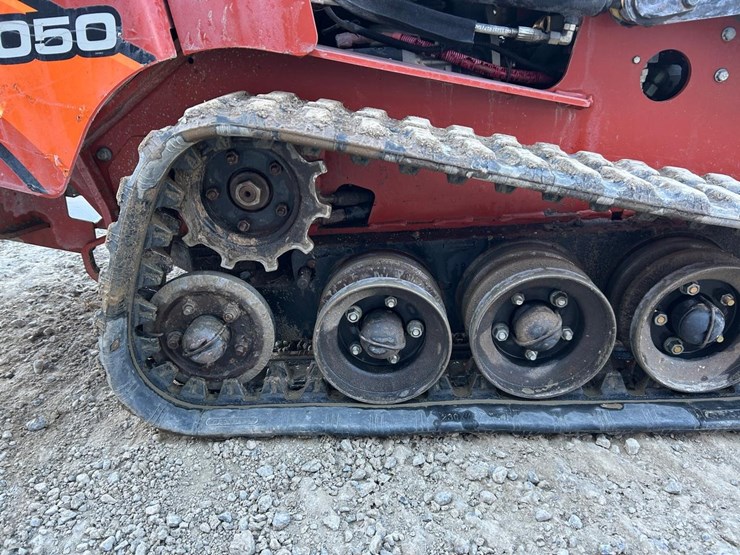 2018-ditch-witch-sk1050-image-13