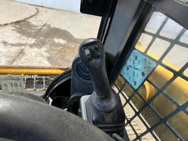 2021-caterpillar-259d3-image-23