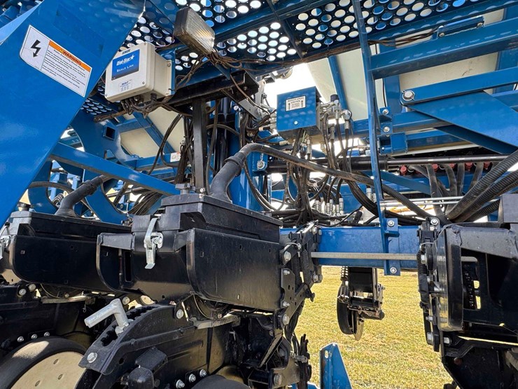 2012-kinze-3600-image-22