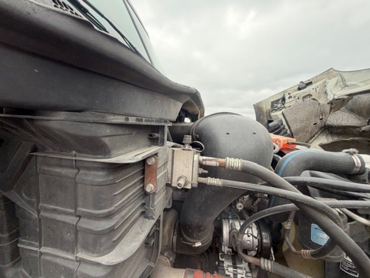 #226-•-2018-freightliner-cascadia-image-65