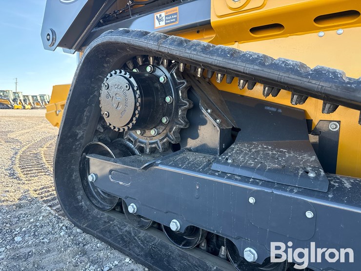 2025-john-deere-11-image-17