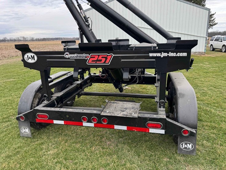 2023-j-&-m-251st-speedtender-image-17