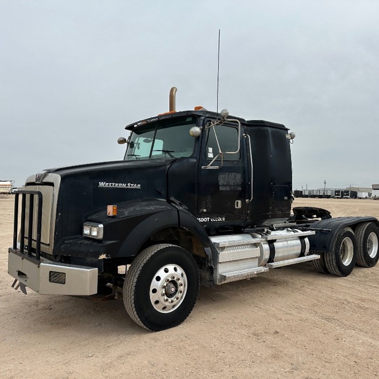 2011 WESTERN STAR 4900
