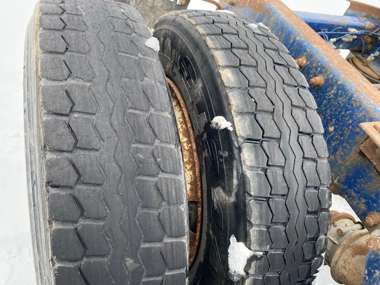 1994-freightliner-day-cab-semi-image-75