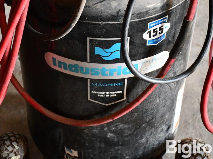industrial-air-ila1883054-30-gallon-tank-air-compressor-image-10