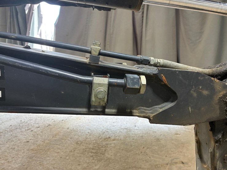 2019-deere-17g-image-10