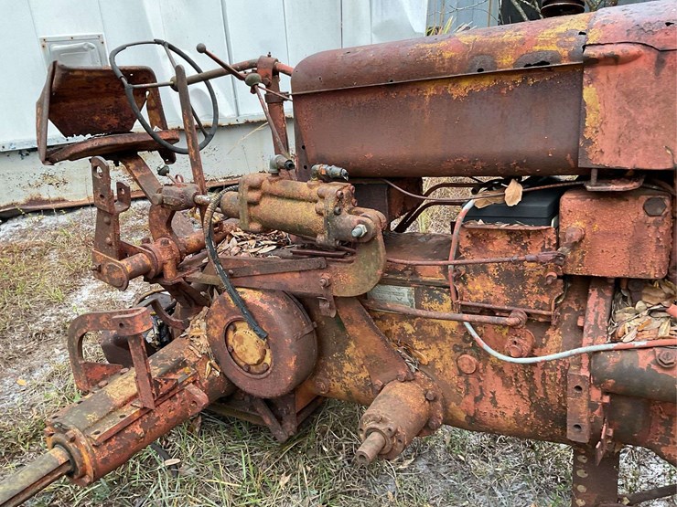 minneapolis-moline-zau-parts-tractor-image-14