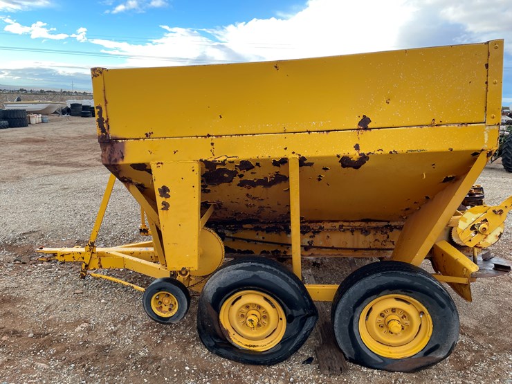 #1663-•-dry-fertilizer-cart-image-4