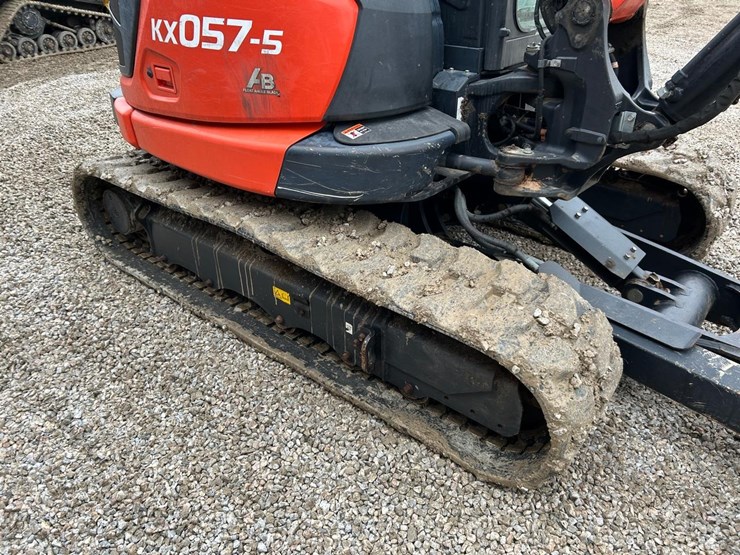 2022-kubota-kx057-image-11