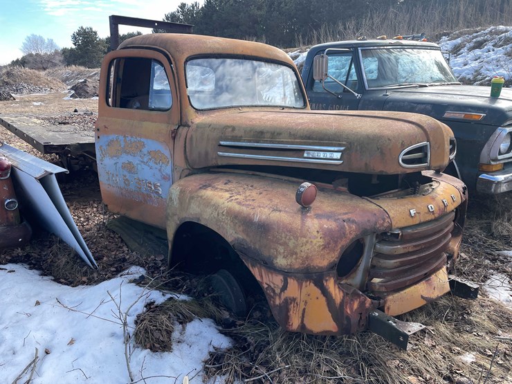 #13026-•-(1)-vintage-truck-and-(2)-vintage-cars-(no-title)-image-4