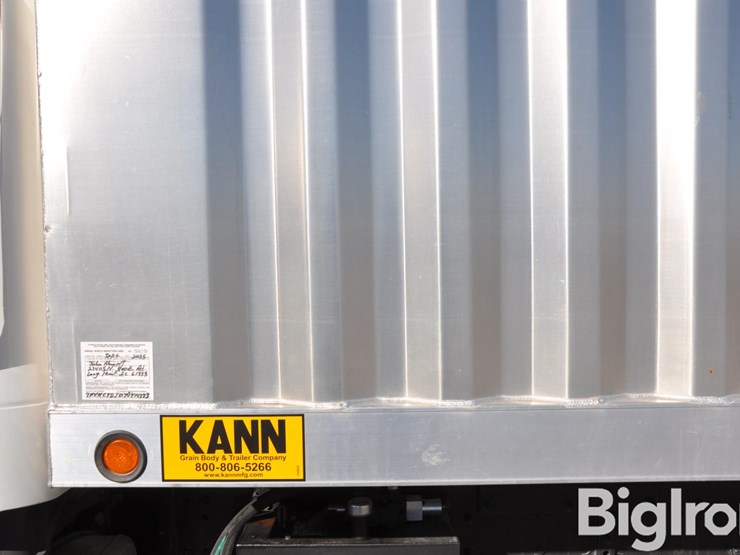 2007-freightliner-m2-106-t/a-grain-truck-image-15