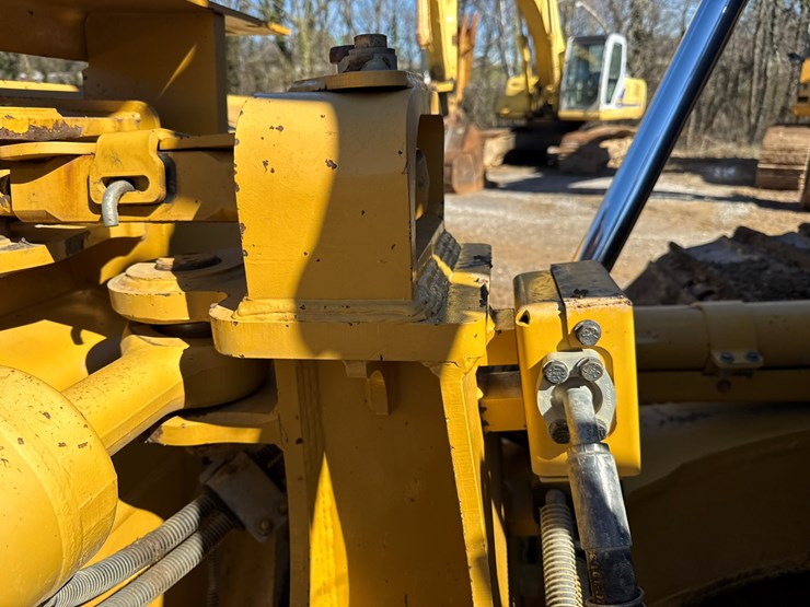 2015-caterpillar-d6t-lgp-image-21