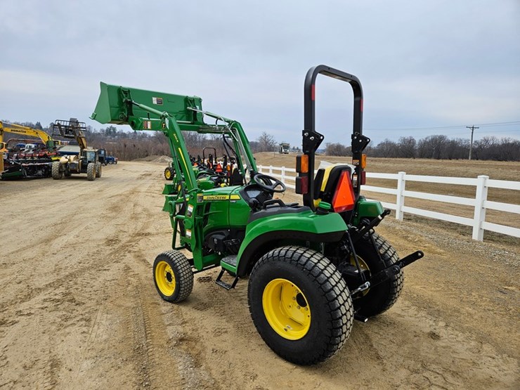 2025-john-deere-2038r-image-11