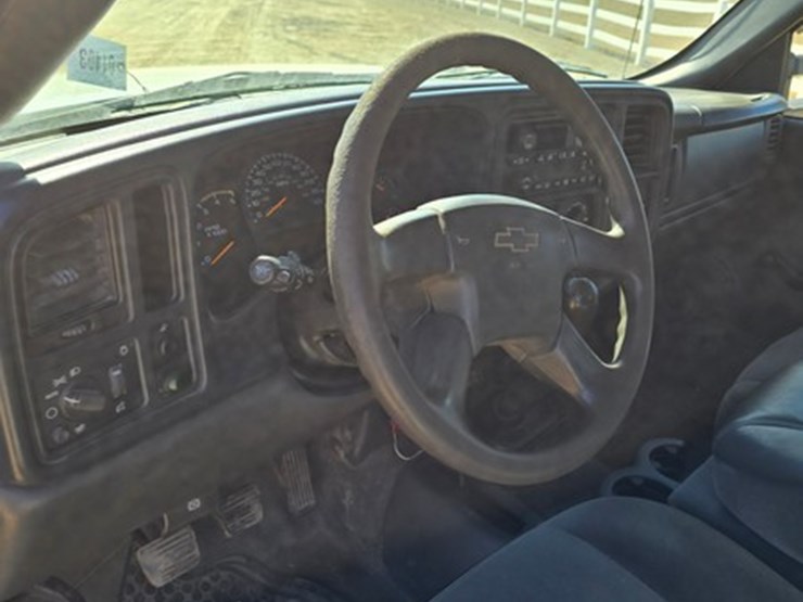 2003-chevrolet-3500-image-16